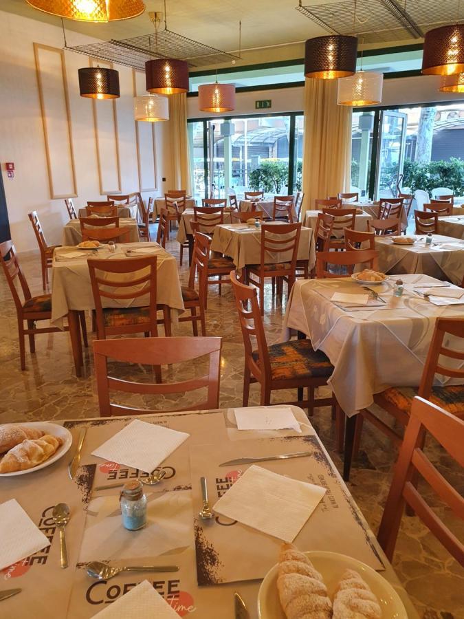 Hotel Venezia San Mauro Mare מראה חיצוני תמונה